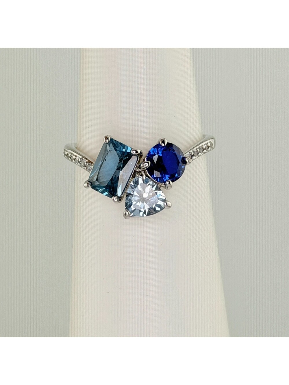 Bomb Party Ring Sz 10 "Peaceful Moments"  Array of Blue on Rhodium RBP6140